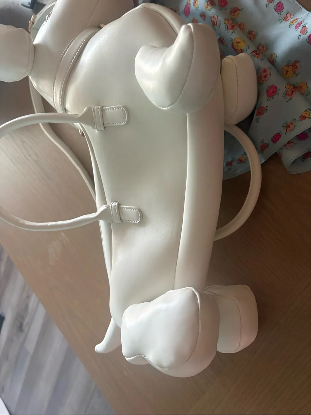 AKIRA Dachshund White Dog-Shaped Crossbody Purse with Detachable Strap